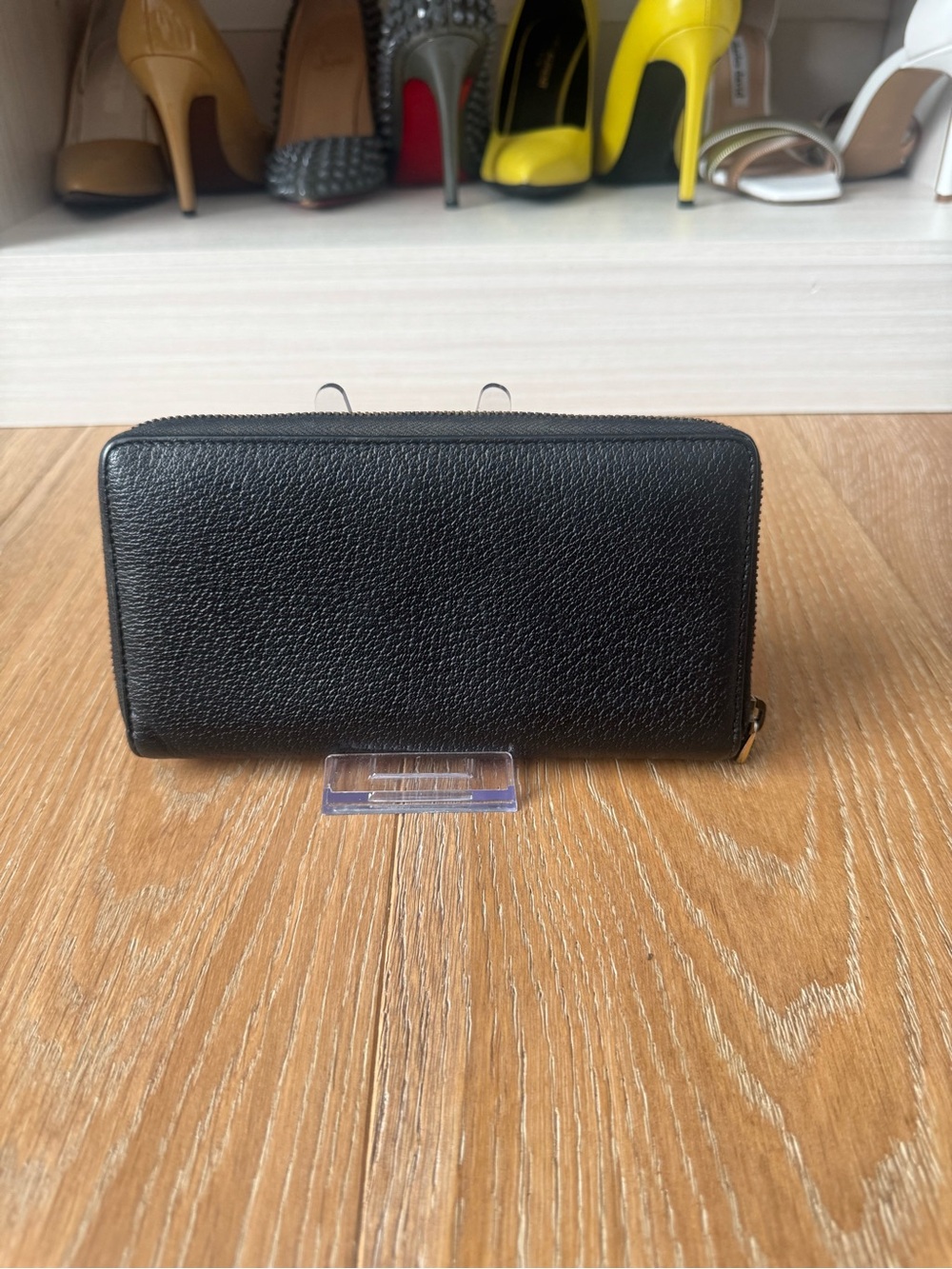 Gucci Black Pebbled Leather Zip-Around Wallet with Gold Double G - Picture 2 of 8